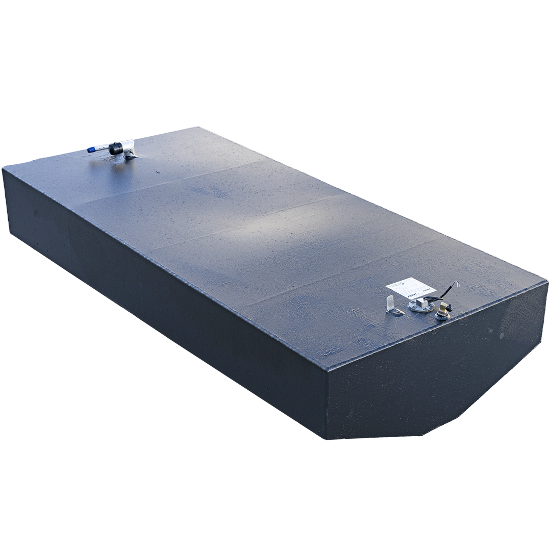 117-gallon aluminum belly fuel tank engineered for the 2005 Edgewater 23 center console. The tank’s matte black surface hosts a capped blue-handled shutoff valve at the front left, a central cylindrical sensor unit with attached black wiring, and a dual-threaded brass fitting near the rear. A white compliance label located near the rear hardware confirms construction from .190″ 5052-H32 marine-grade aluminum and certification under ABYC and USCG regulations. Layout supports factory-aligned installation